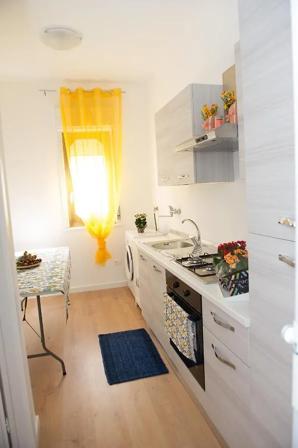 Appartamento Casa vacanze Ines Carini Italia